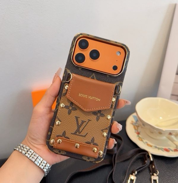 LV モノグラムスタッズショルダーフォンケース ブラウン