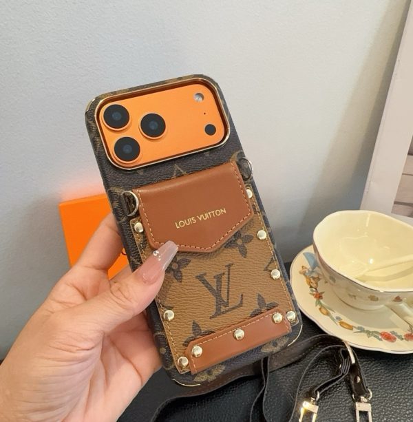 LV モノグラムスタッズショルダーフォンケース ブラウン