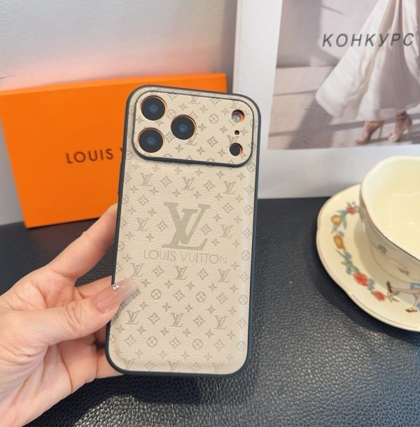 LV ベアキャラクターケース ブラウン