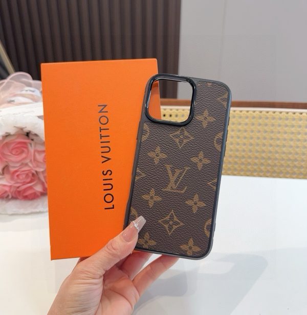 LV エンボスモノグラム マルチ