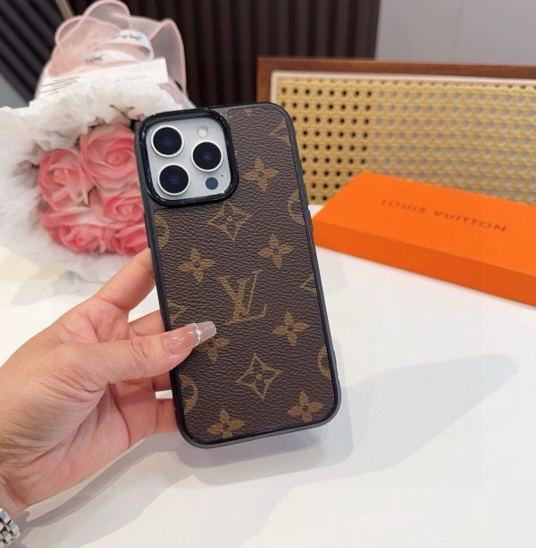 LV エンボスモノグラム マルチ