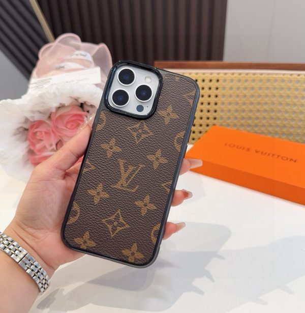LV エンボスモノグラム マルチ