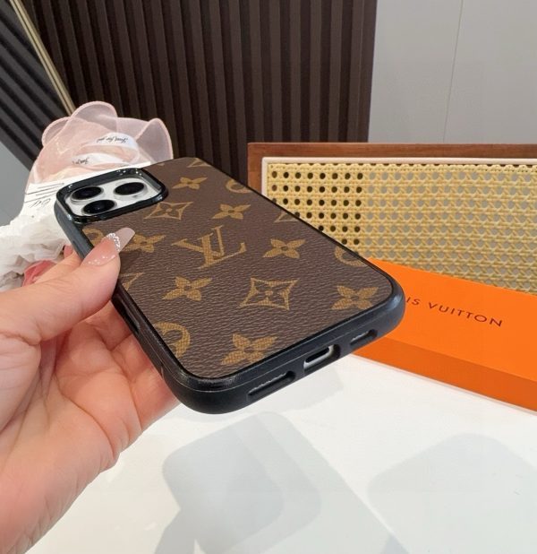 LV エンボスモノグラム マルチ