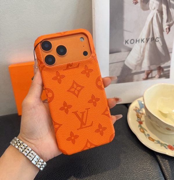 LV エンボスモノグラム マルチ