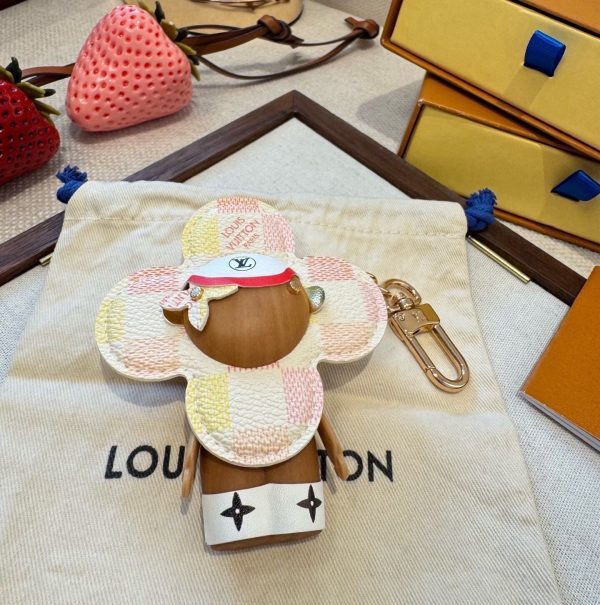 LV チェック柄キーホルダー ベージュ