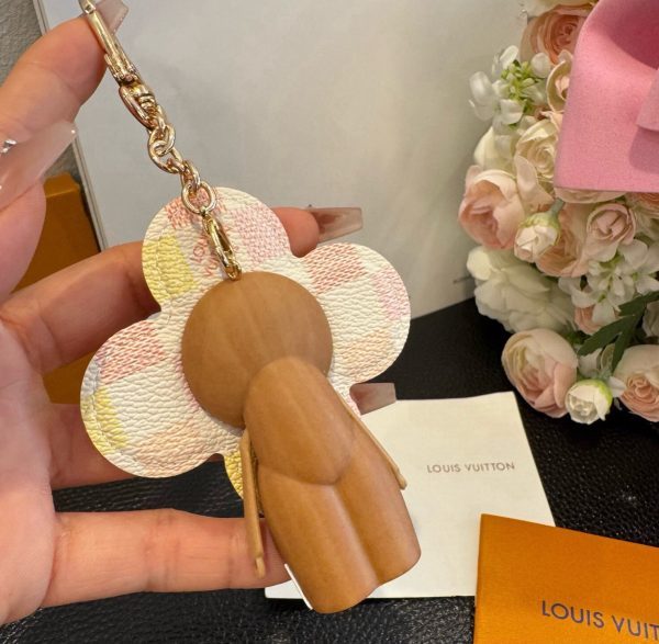 LV チェック柄キーホルダー ベージュ