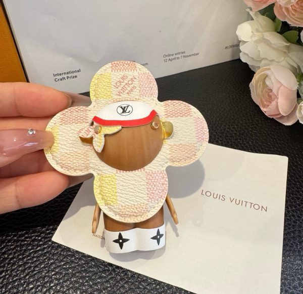 LV チェック柄キーホルダー ベージュ