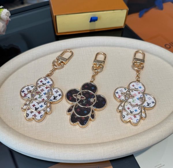 LV エナメルチャーム ホワイト