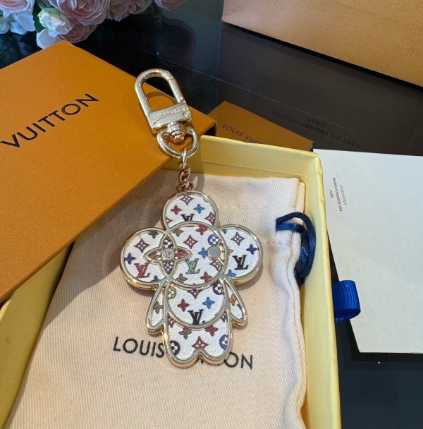 LV エナメルチャーム ホワイト