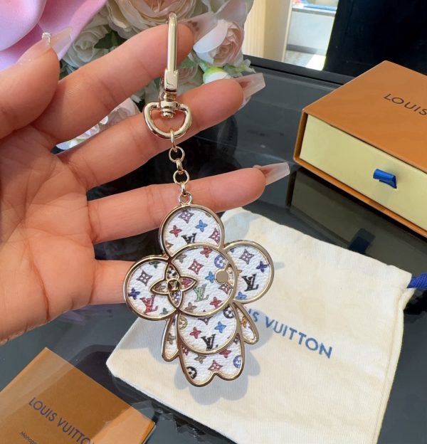 LV エナメルチャーム ホワイト