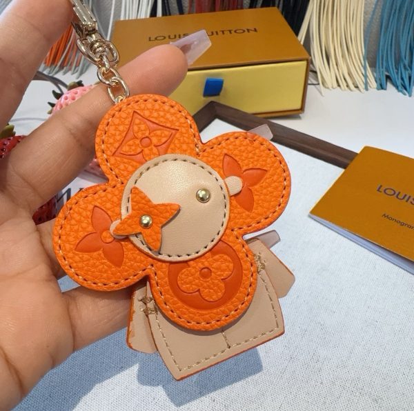LV エンボスキーホルダー オレンジ