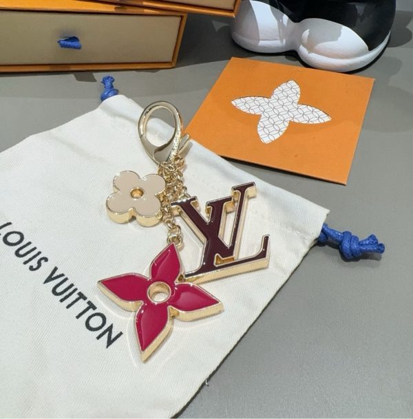 LV フラワーエナメルチャーム ピンク