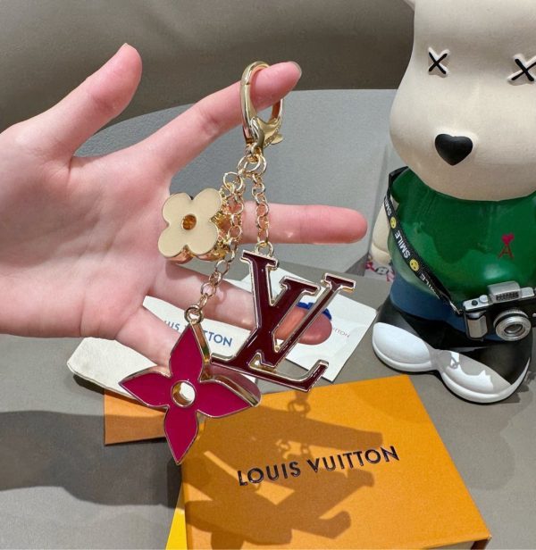 LV フラワーエナメルチャーム ピンク