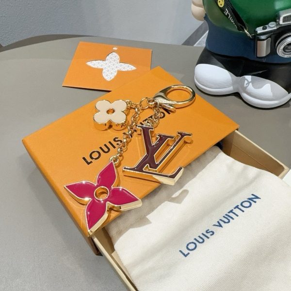 LV フラワーエナメルチャーム ピンク