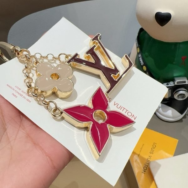 LV フラワーエナメルチャーム ピンク