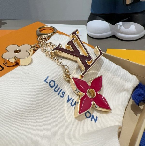 LV フラワーエナメルチャーム ピンク