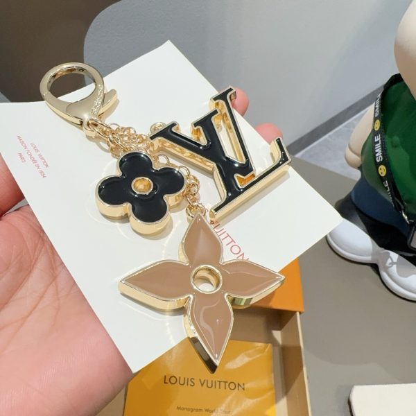 LV フラワーエナメルチャーム ブラウン