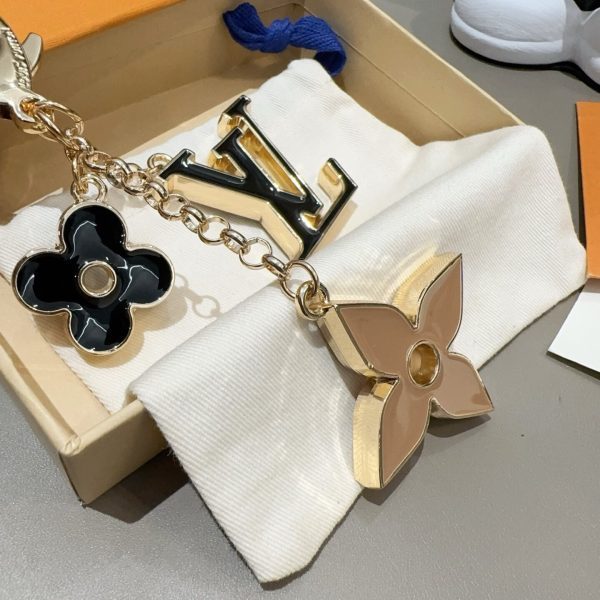 LV フラワーエナメルチャーム ブラウン