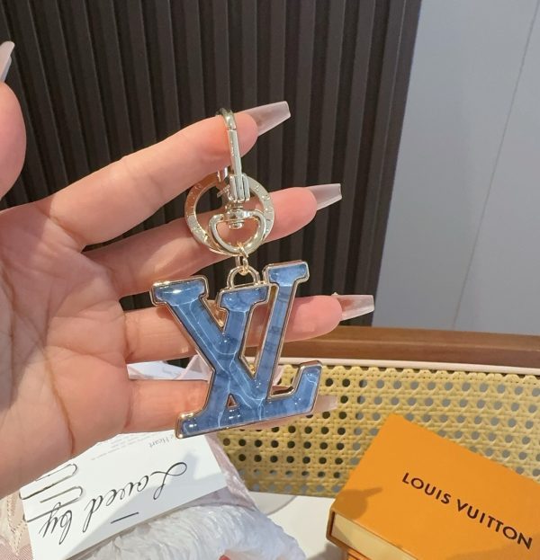 LV モノグラムレターチャーム ブルー