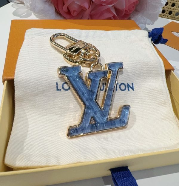 LV モノグラムレターチャーム ブルー