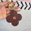 LV クローバーキーホルダー ブラウン