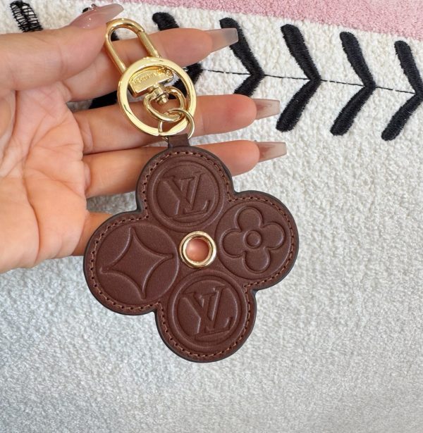 LV クローバーキーホルダー ブラウン