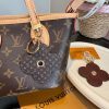 LV クローバーキーホルダー ブラウン
