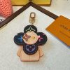 LV クローバーチャーム ベージュ
