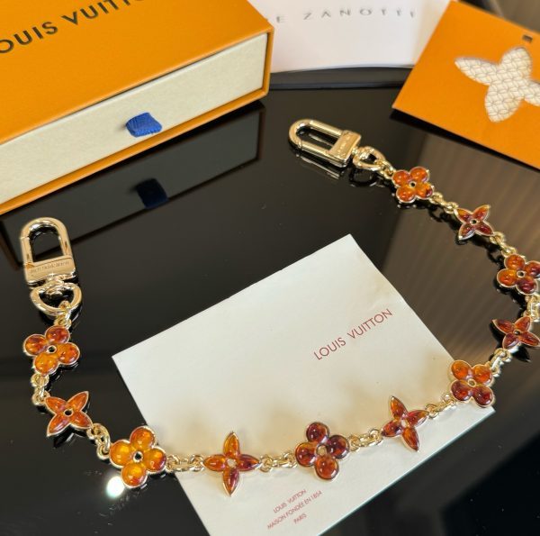 LV エナメルクローバーチャーム アンバー