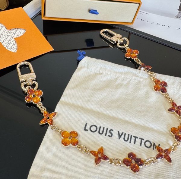 LV エナメルクローバーチャーム アンバー