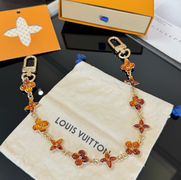 LV エナメルクローバーチャーム アンバー