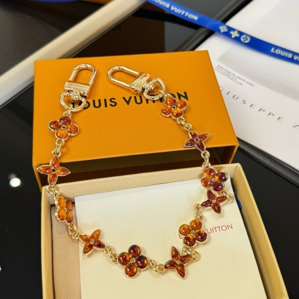 LV エナメルクローバーチャーム アンバー