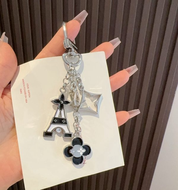 LV エッフェル塔チャーム シルバー