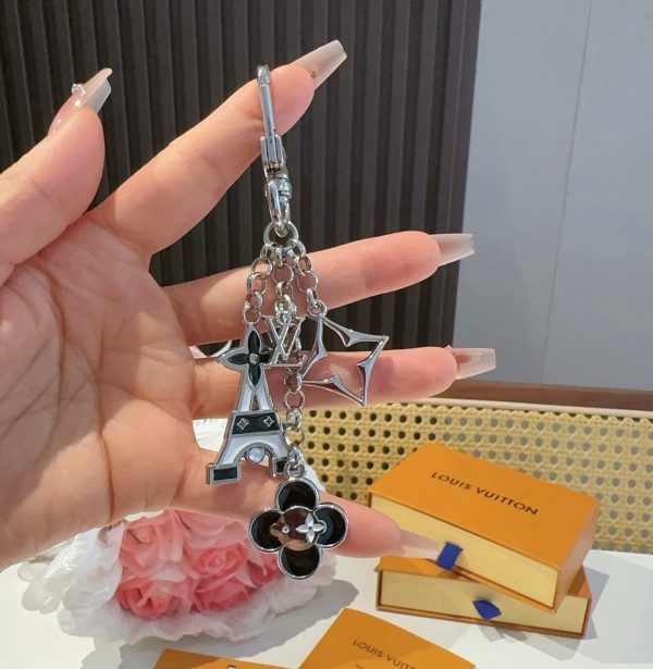 LV エッフェル塔チャーム シルバー