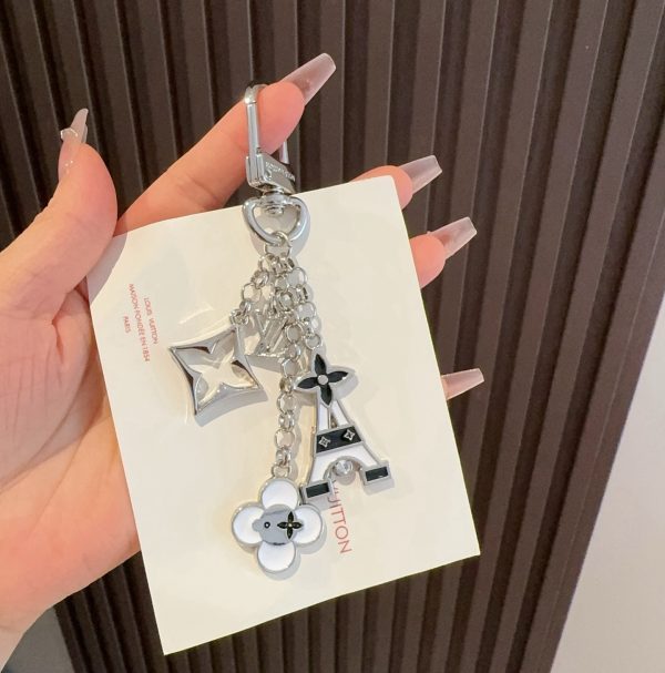 LV エッフェル塔チャーム シルバー