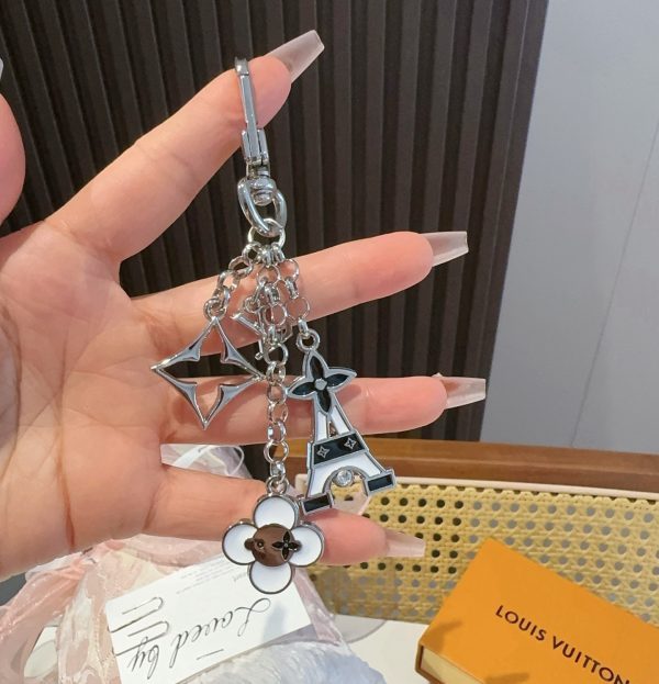 LV エッフェル塔チャーム シルバー
