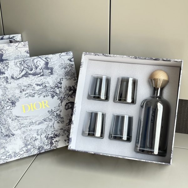 DIOR ボトル ホワイト