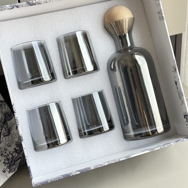 DIOR ボトル ホワイト