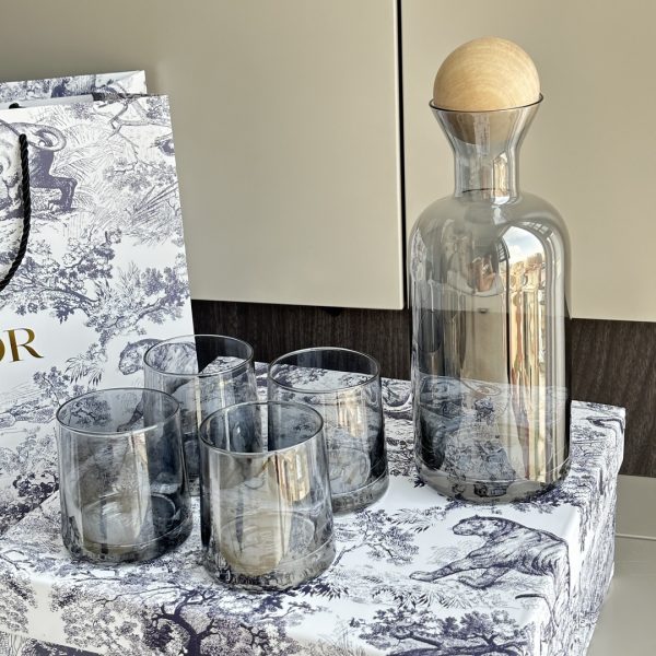 DIOR ボトル ホワイト