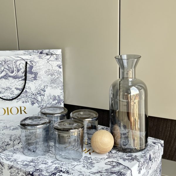 DIOR ボトル ホワイト