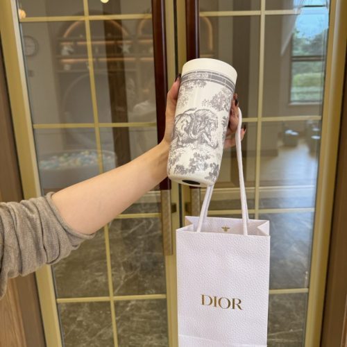 DIOR ボトル ベージュ