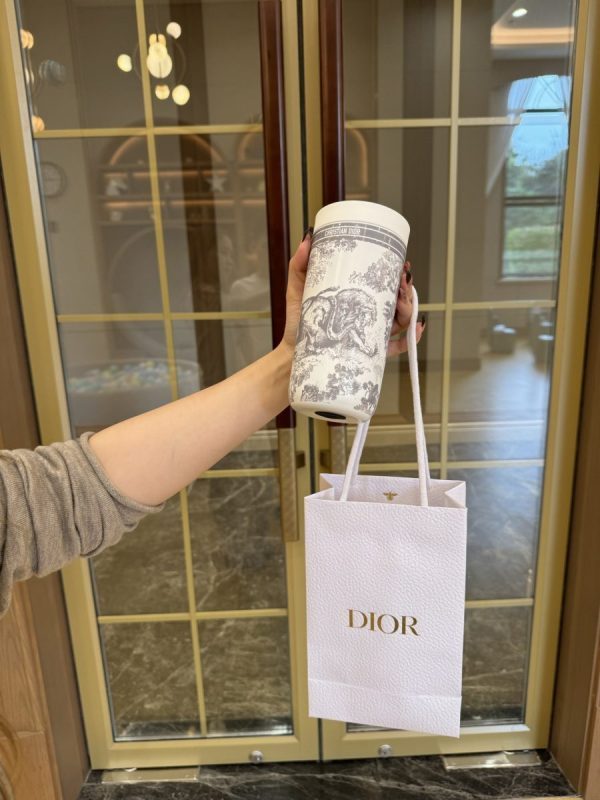 DIOR ボトル ベージュ