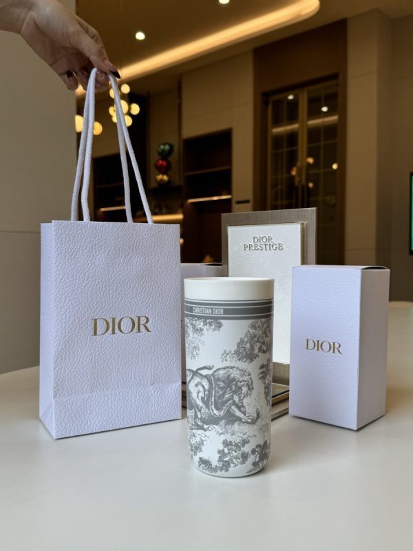 DIOR ボトル ベージュ