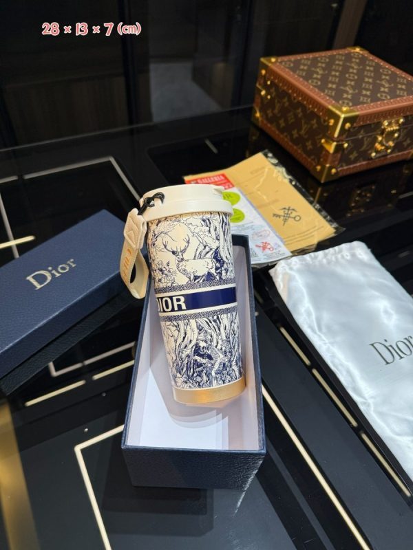 DIOR ボトル ベージュ