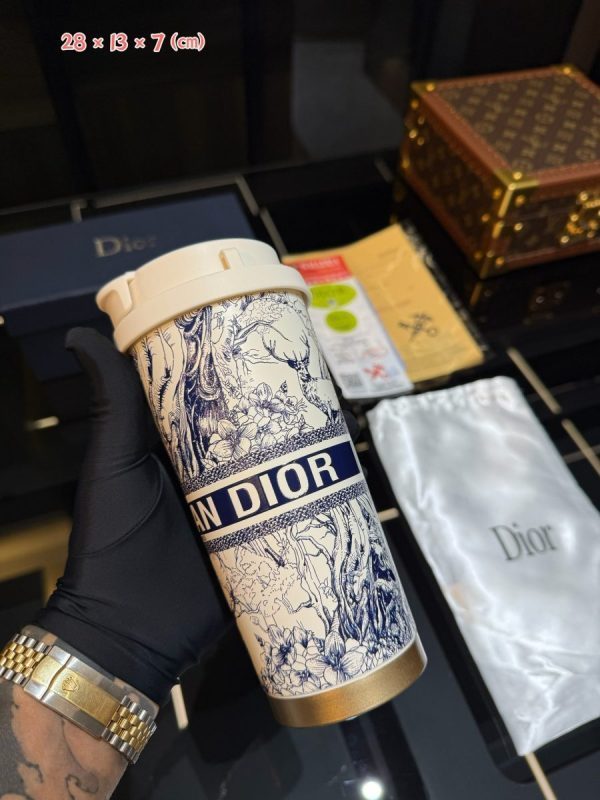DIOR ボトル ベージュ