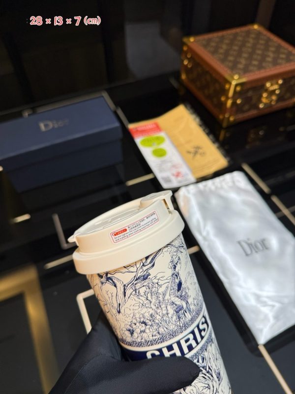 DIOR ボトル ベージュ