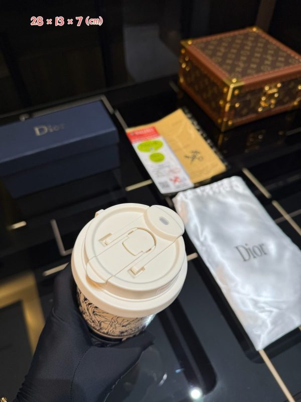 DIOR ボトル ベージュ