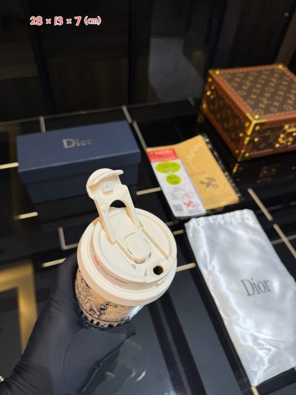 DIOR ボトル ベージュ