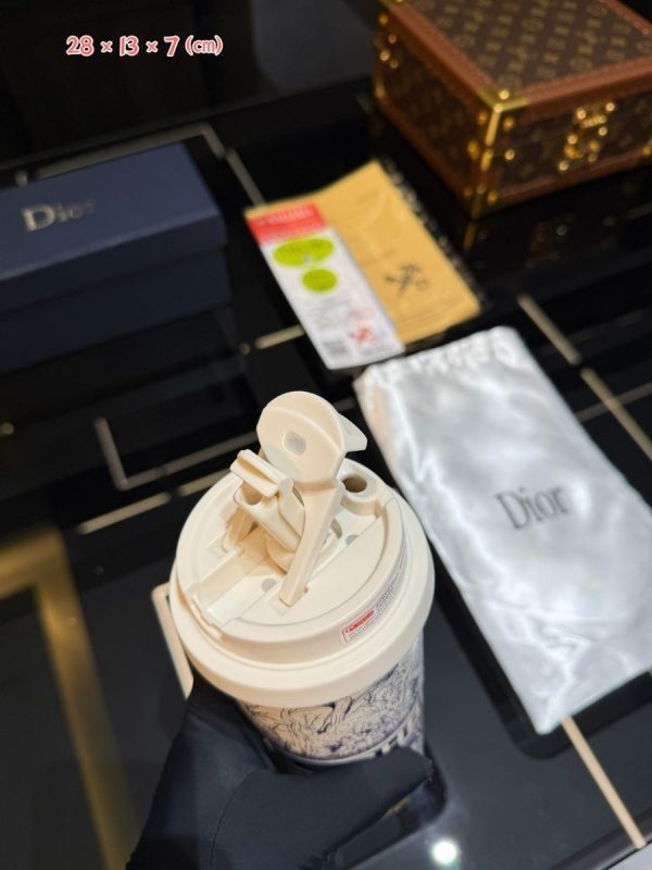 DIOR ボトル ベージュ