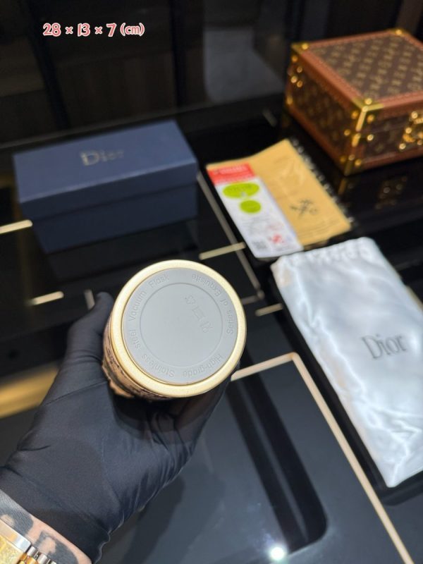 DIOR ボトル ベージュ